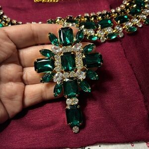 NWOT-Emerald Collar Statement Jewelry.